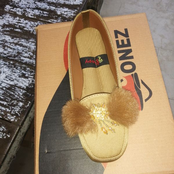 Happy Walk Women Wear Golden Color Fur Flats Shoes