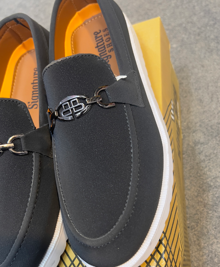 Happy Walk Men Dark Grey Loafer Shoes With Metal Buckle For Daily Wear