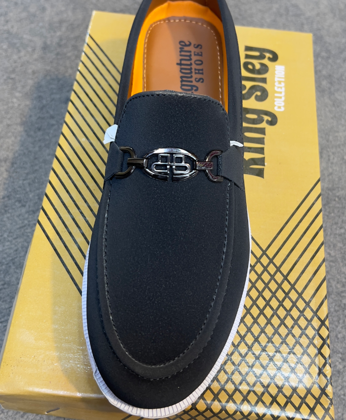 Happy Walk Men Dark Grey Loafer Shoes With Metal Buckle For Daily Wear