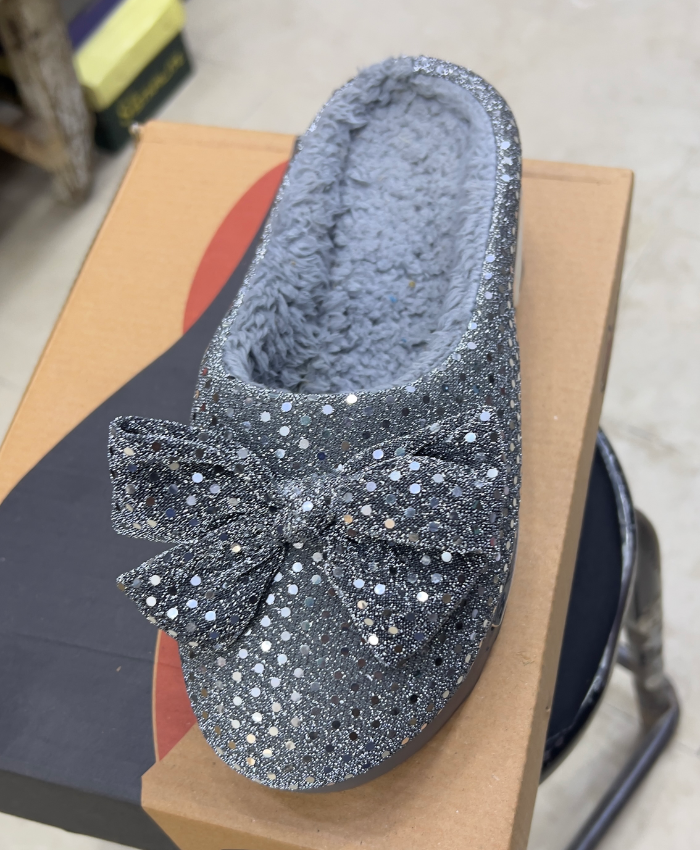 Happy Walk Women Grey Fur Lined Slippers With Bow Design For Indoor Use